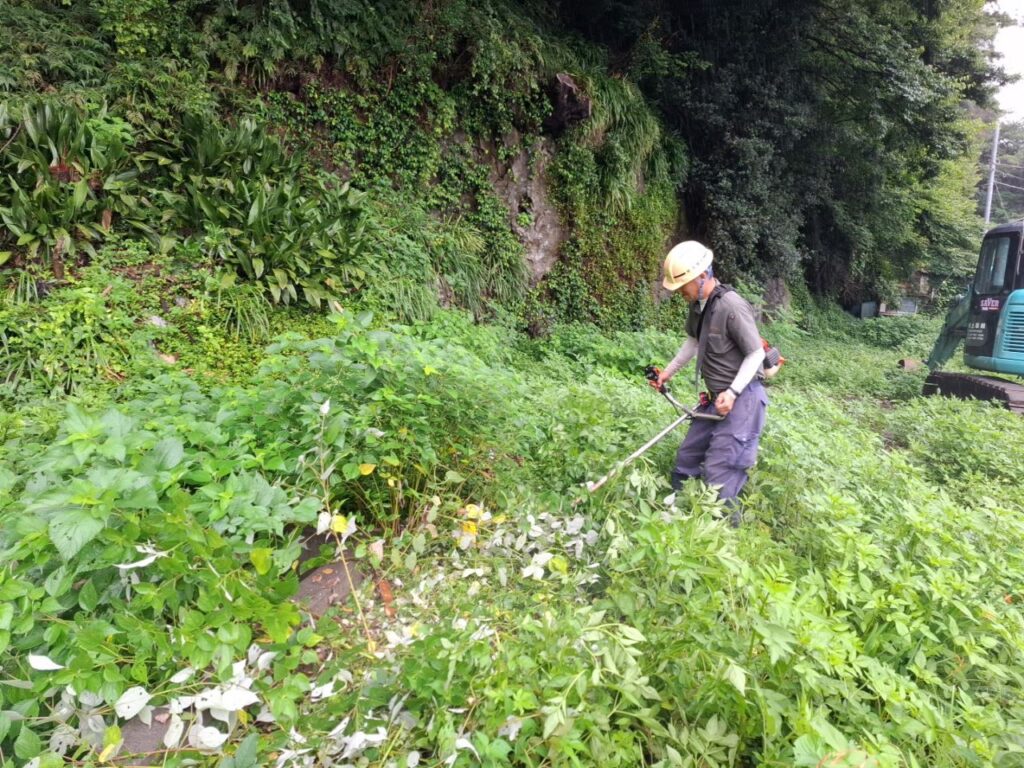 もちろん除草がメインの工事であれば品質に関わりますが、ここでは別工種の現場での除草を前提としています。